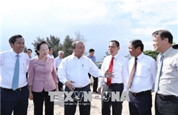 Thủ tướng Nguyễn Xuân Phúc thăm Tổ hợp nhà máy sản xuất ô tô, xe máy điện VinFast